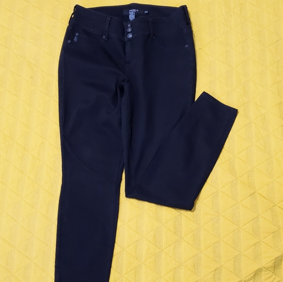 Jeans - Picture 2 of 3